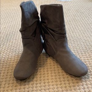 Aldo grey suede boots with bow
